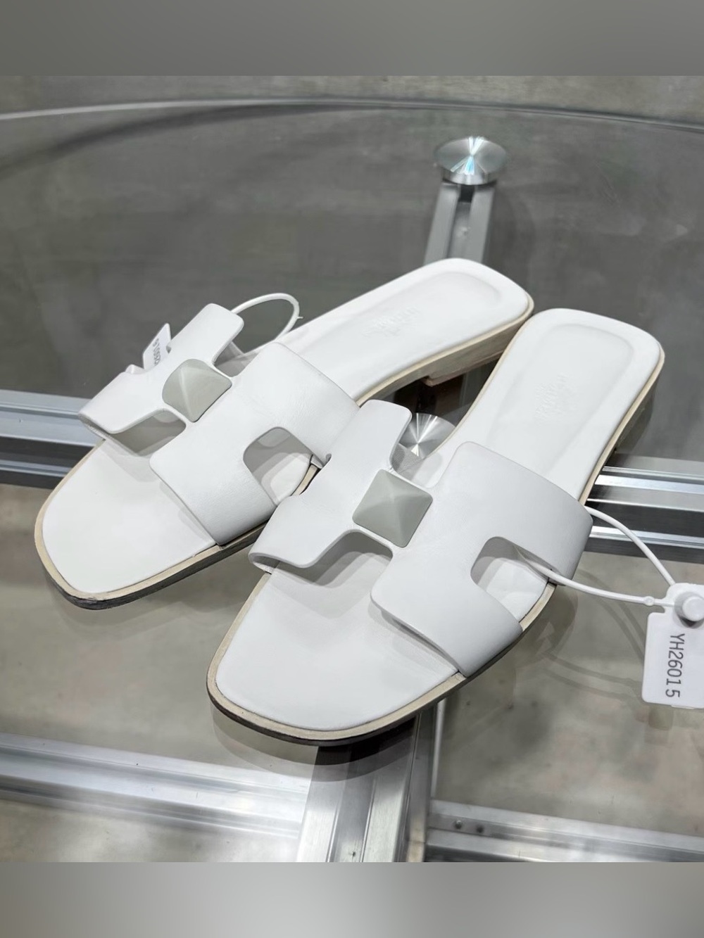Hermes White Leather Oran Slide Mules with Pyramid Stud